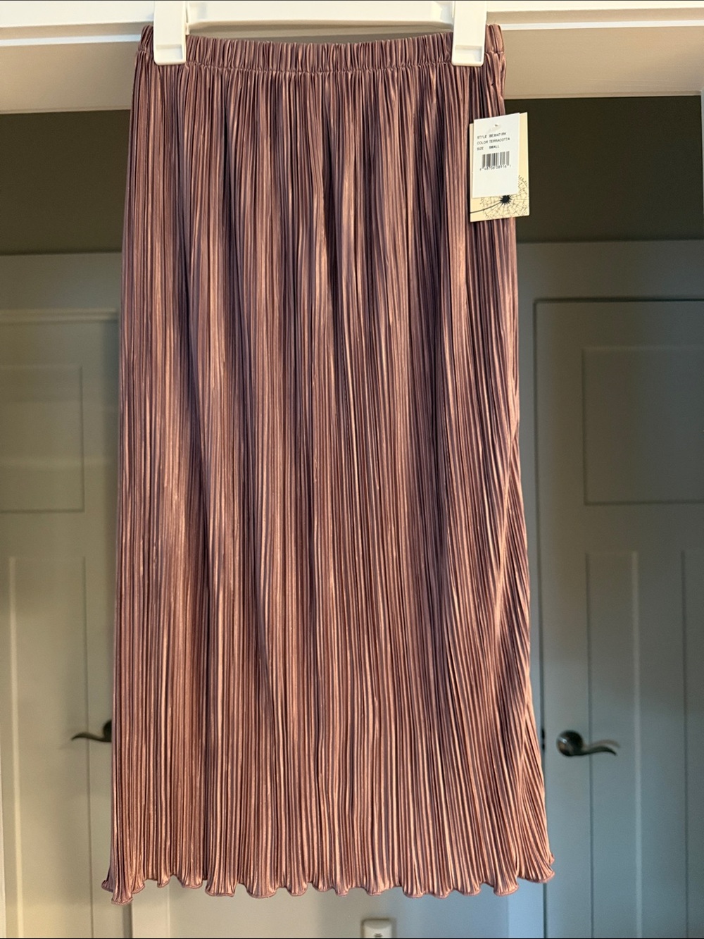 NWT Everleigh Terracotta Pleated Midi Skirt